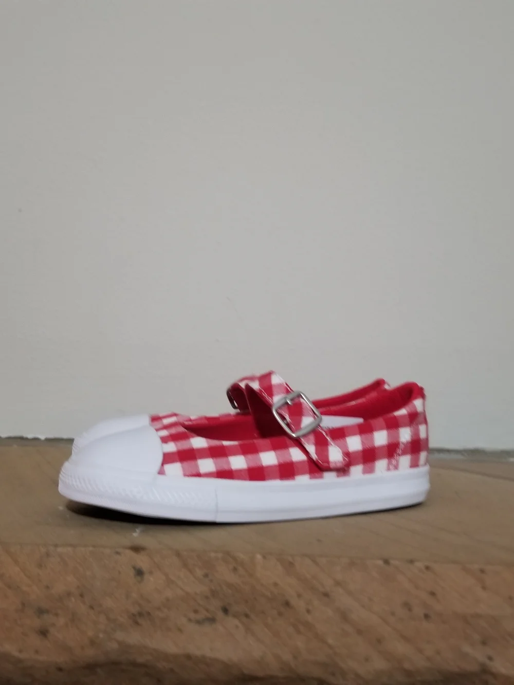 NEW! Converse Girls' Red Gingham Mary Jane Sneakers Sz 10 NWT